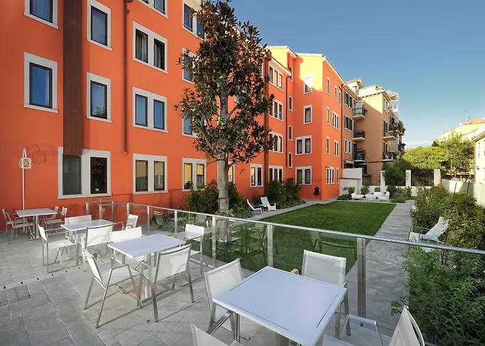 Carnival Palace - CollectionHotel Venise